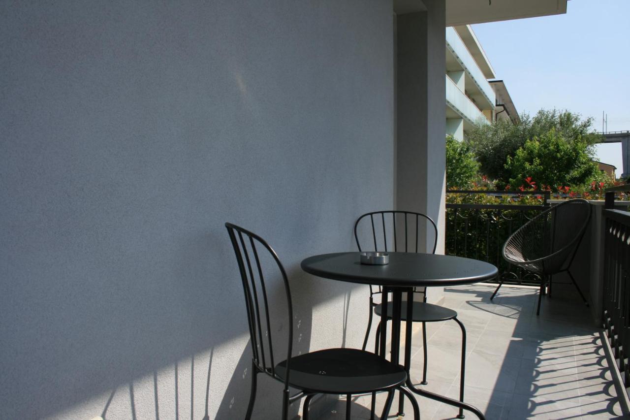 Du Lac Aparments 데센자노델가르다 외부 사진